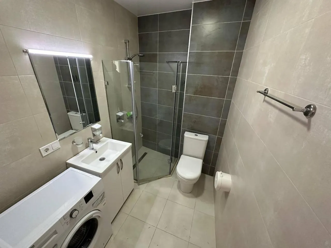 Paradise Apartments White Sails Batumi 0*,  Georgia